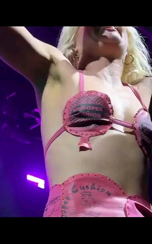 AMY AND THE SNIFFERS