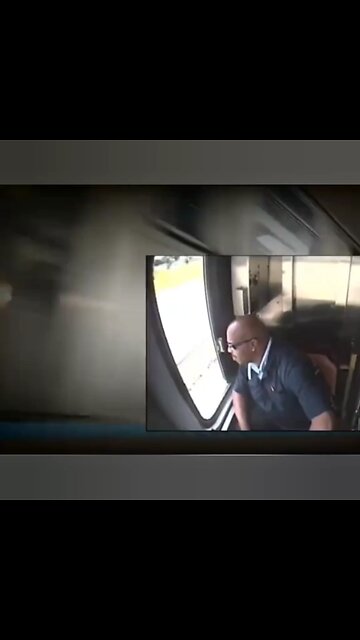 Shocking footage: Woman on CTA tracks ignored by bystanders 😢🚨 #japd #CTAincident #publicsafety