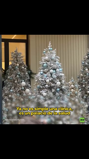 Así se ve una clínica decorada de manera navideña en Moscú