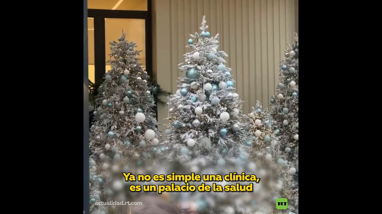 Así se ve una clínica decorada de manera navideña en Moscú