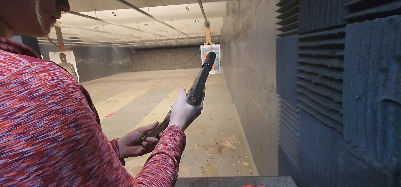 Anthony shooting Glock 17 with mod9sk can