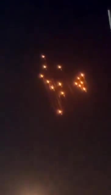 ▶ EXTRAITS-RQ (6 oct 24) : Des "missiles" restent figés dans le ciel...