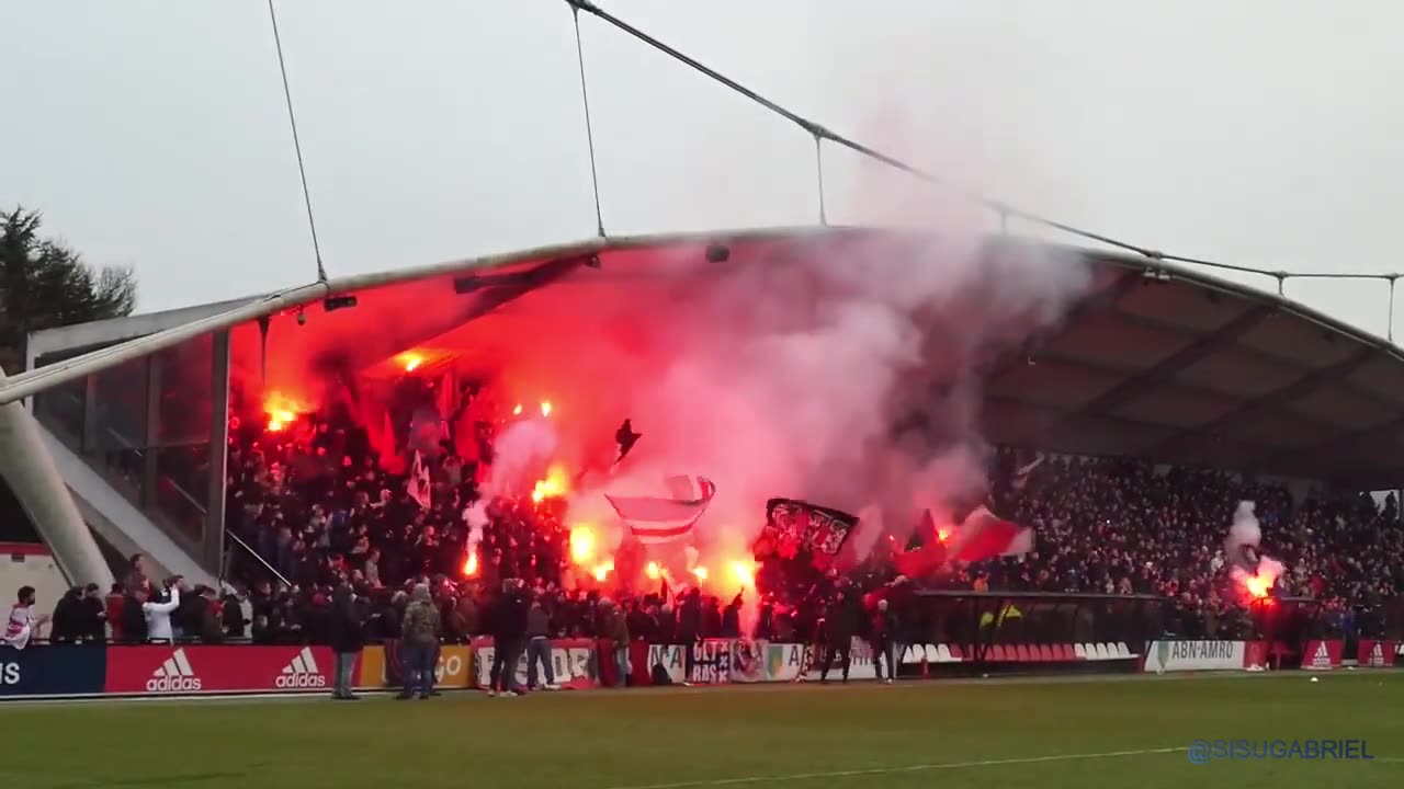 Feyenoord vs Ajax (the fans visited the training camp before the big derby) splendid atmosphere