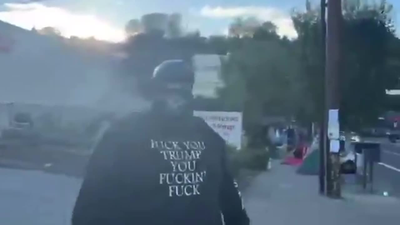 Antifa blob already threatening Tommy at Portland Ice protest.