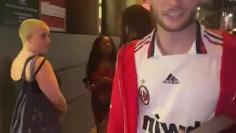 this girl was speechless after Ed compared her haircut to this