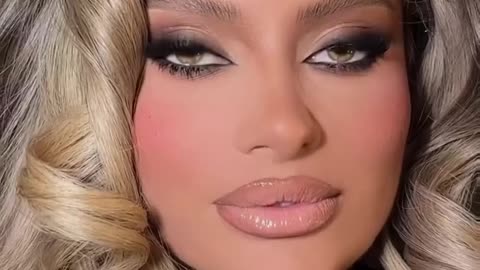 Whoooa!!! It's amazing makeup like a doll