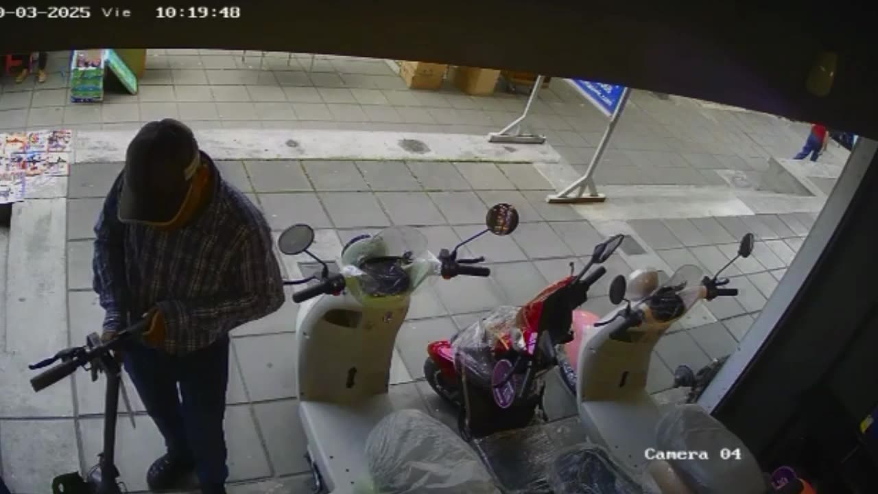 Cámara captó robo en una tienda de Bucaramanga