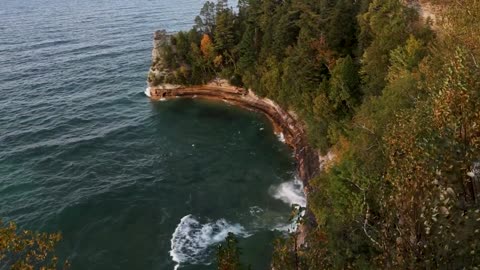 🌊🌄 Lake Superior Waves Crash into Iconic Pictured Rocks Sandstone Cliffs! | FeedMyCuriosity