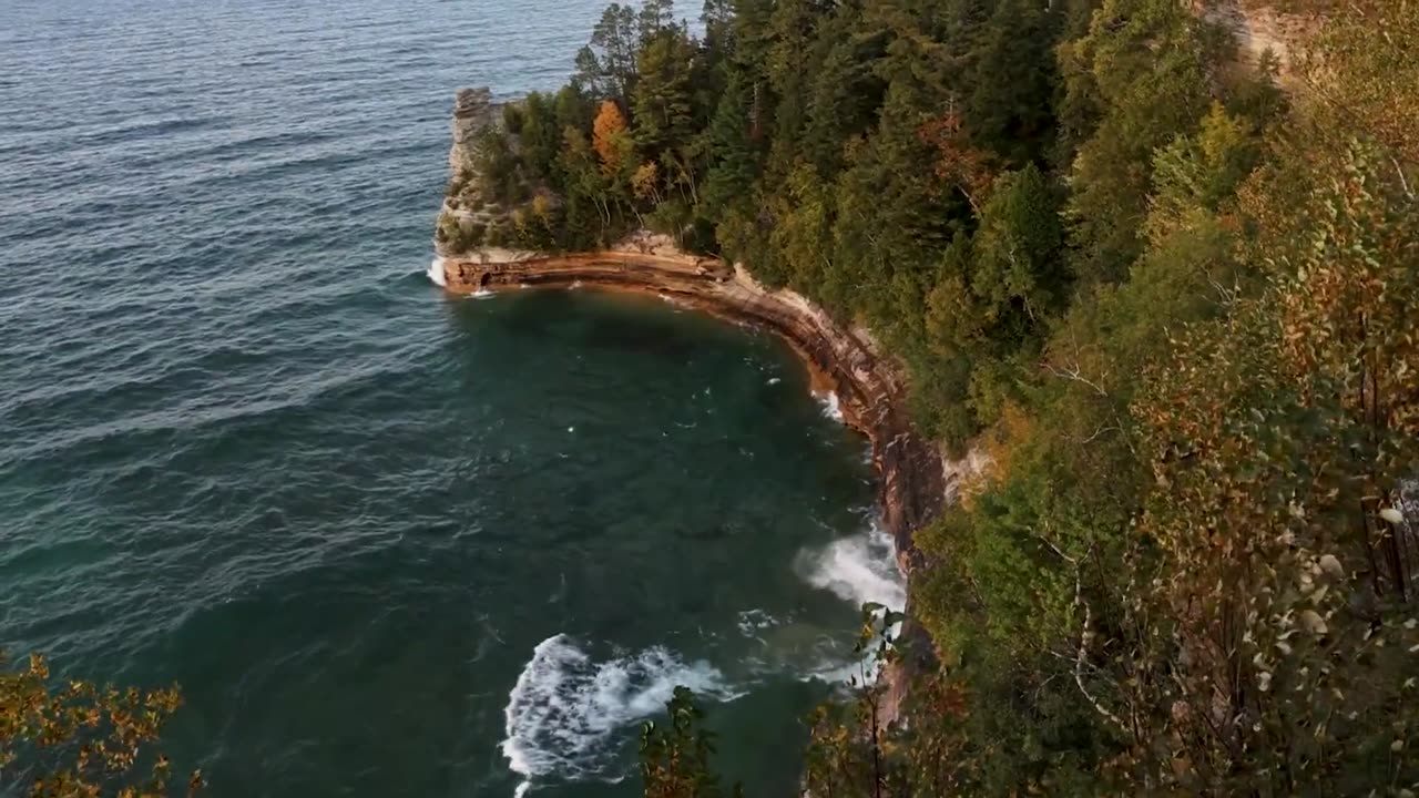 🌊🌄 Lake Superior Waves Crash into Iconic Pictured Rocks Sandstone Cliffs! | FeedMyCuriosity