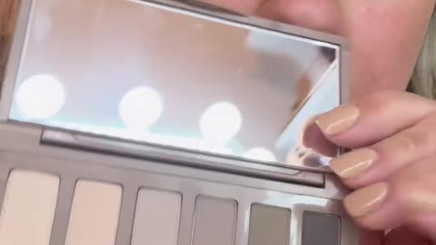 Easy 5 Minute Makeup Look with the Urban Decay Naked 2 Basics Palette