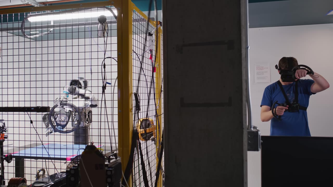 Inside a Humanoid Hand: The Crazy Engineering Behind Boston Dynamics Robotics