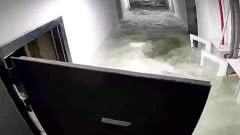 Jo vetëm Titaniku/ Korridoret kthehen në lumenj, pallati në Rusi përmbytet rregullisht çdo javë