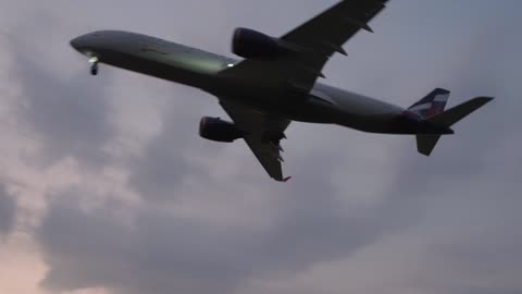 The flight is almost complete, the outlines of the city are already visible