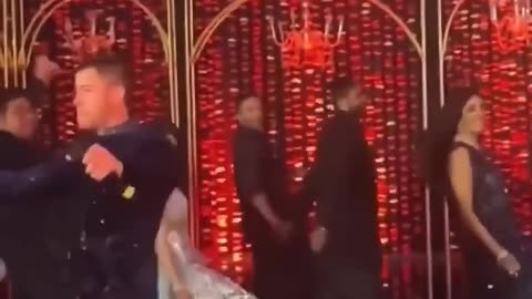 ❤️_NICK_JIJU_#nickjonas_SINGING_while_#priyankachopra_dancing_on_his_tune_#siddharthchopra_wedding