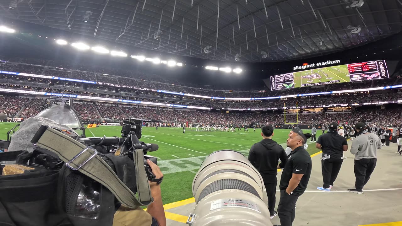 Walking the sidelines as a photographer shooting NFL football