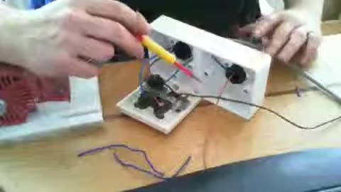 How to build your own Vand Der Graff Generator - Wiring the motor 1