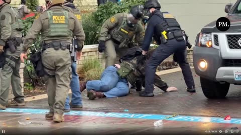 Những kẻ bạo loạn cánh tả chống ICE đang bị BẮT GIỮ tại Portland bởi các đặc vụ liên bang.