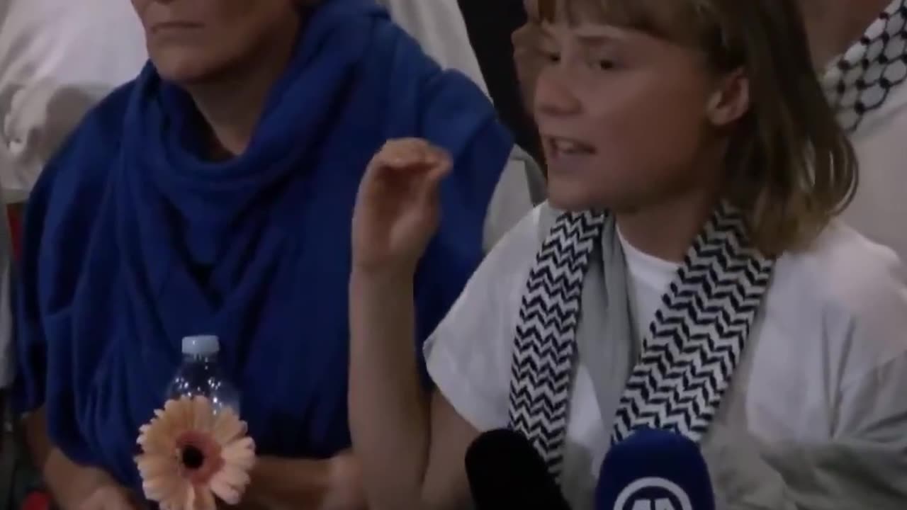 Greta Thunberg, hysterical after landing in Europe