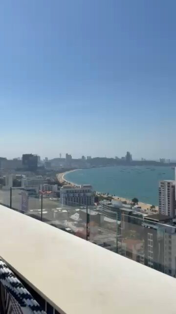 pool day today in pattaya what a lovely day