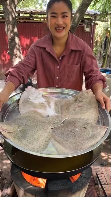 “Chinese Girls Cook FRESH Fish Outdoors! (ASMR Cooking Sounds 🎧)” “Rural China Fishing & Cookin