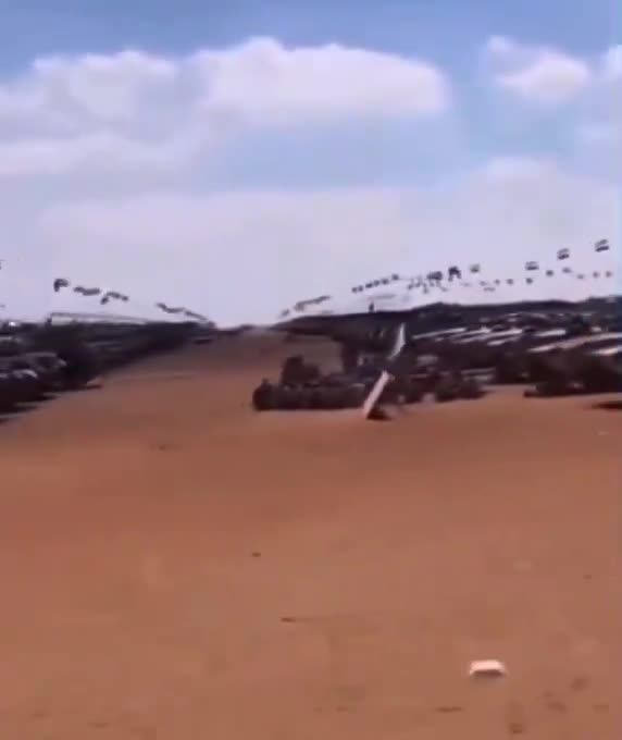 Why does Egypt 🇪🇬 need to deploy hundreds, if not thousands, of tanks in Sinai?