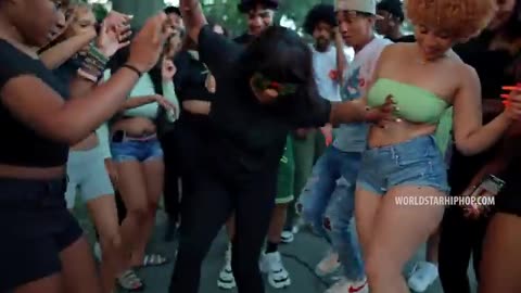 Ice Spice - Munch (Feelin’ U) (Official Music Video)