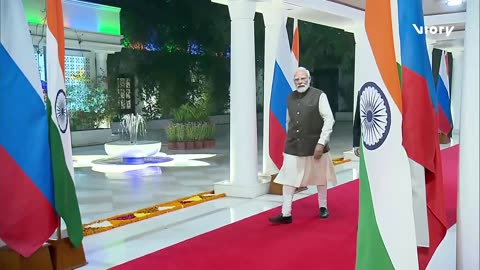 Welcome to my home! - Modi and Putin arrive at PM's residence in New Delhi
