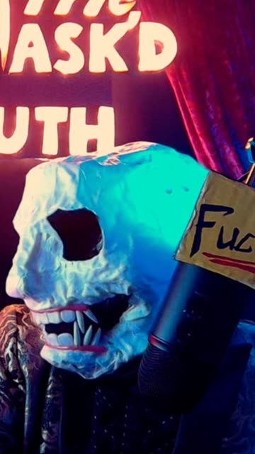 Streamer Girl Remodels Bathroom