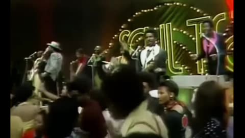 Kool & the Gang, Arnold and Pablo Francisco Play "Jungle Boogie"