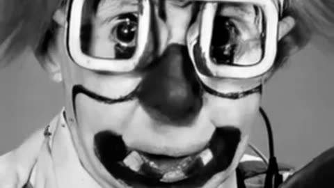 CREEPY CLOWN PHOTO