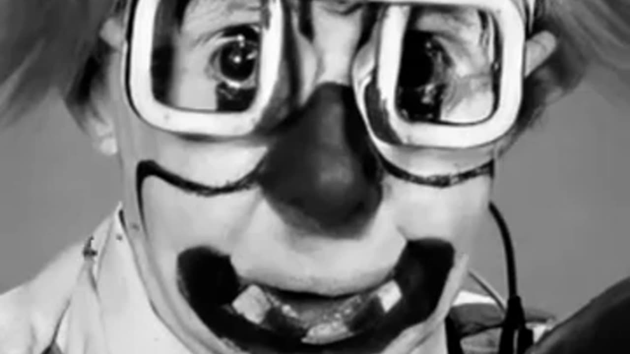 CREEPY CLOWN PHOTO