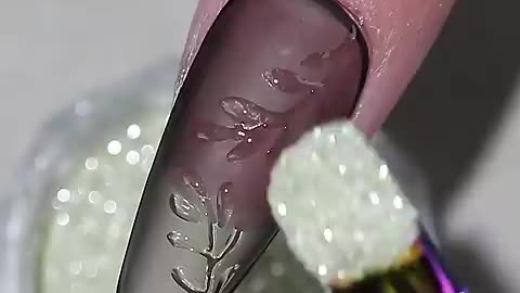 Viral: Shiny Leaves Nail Art Design BORN PRETTY