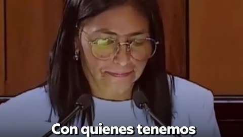 Delcy Rodríguez aclara si mantiene contacto con Maduro