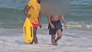 Heroic Lifeguard saves child from drowning at eManzimtoti Main Beach