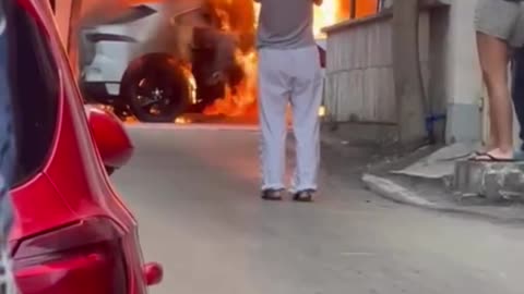 Makina shpërthen në flakë, Fifi publikon pamjet