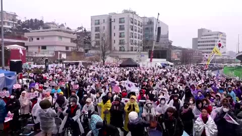 Crowds brave snow in Seoul to rally for, against impeached president