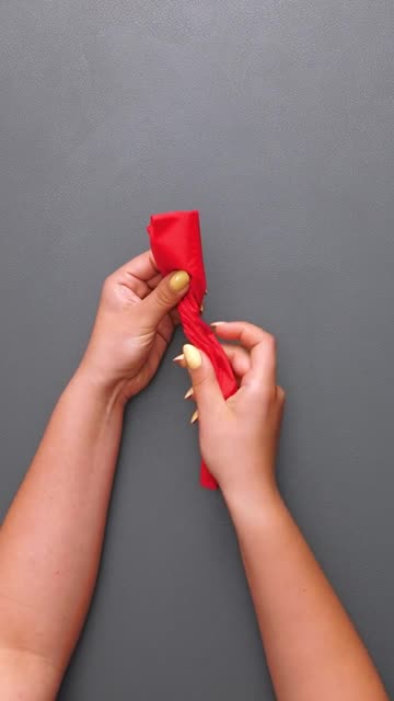 Turn ordinary napkins into table magic 🍽️