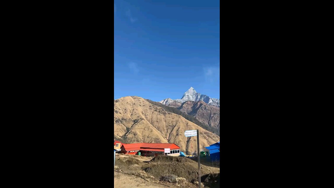 Beautiful mountain range 😯🧡