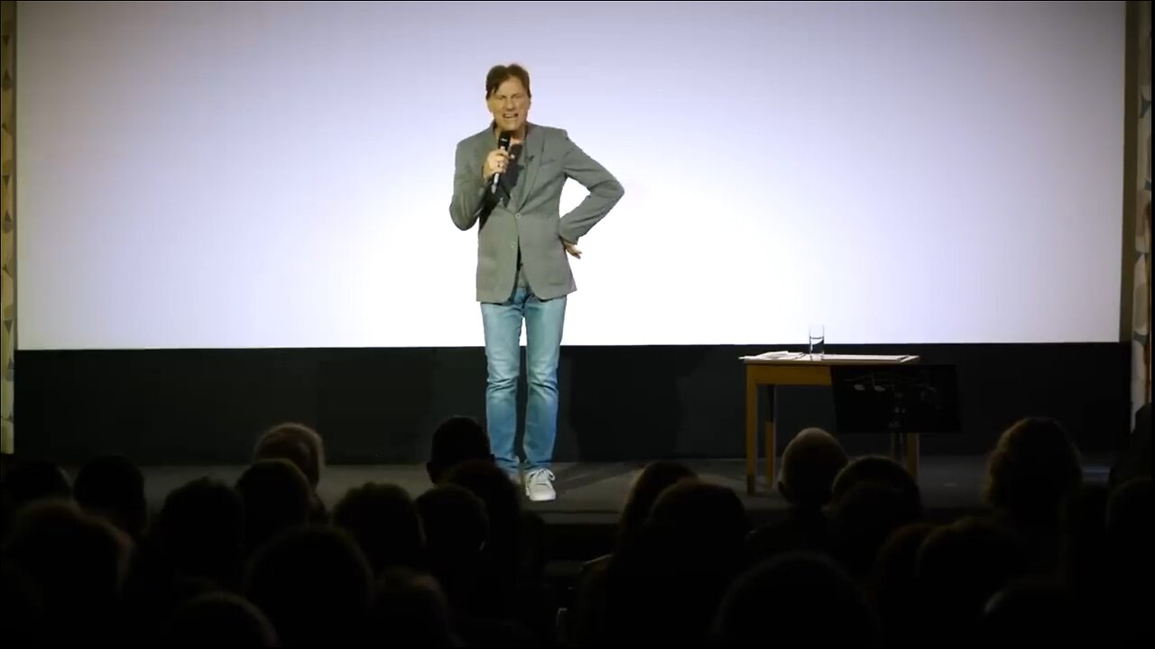 NDR ist DDR: Comedian rächt Julia Ruhs!