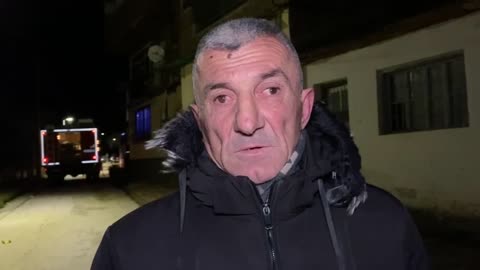 Shpëtoi të moshuarin në banesën që po digjej, fqinji: Avniun e gjeta duke fjetur