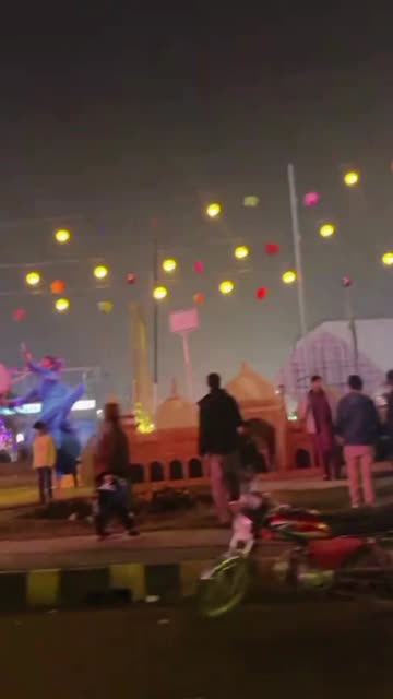 “The sky of Lahore during Basant is a festival itself 🪁💛 Feel the vibe!”