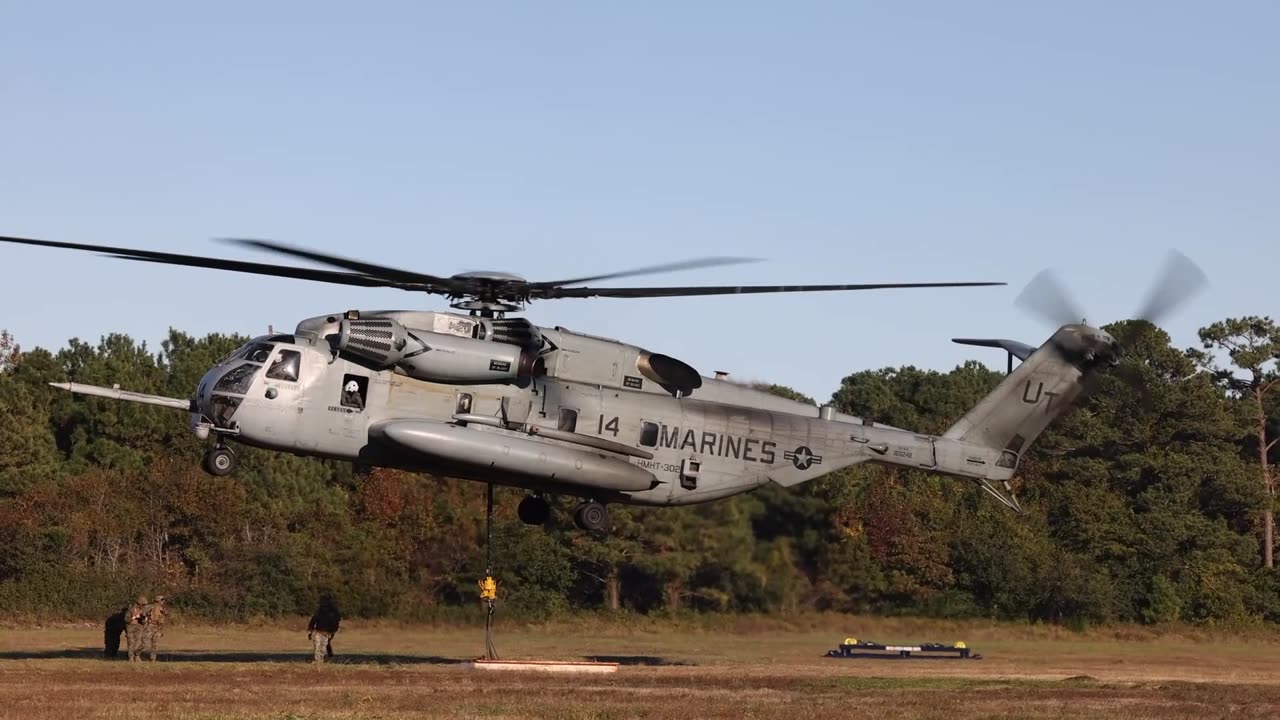 2nd Distribution Support Battalion Conducts Helicopter Support Team Operations