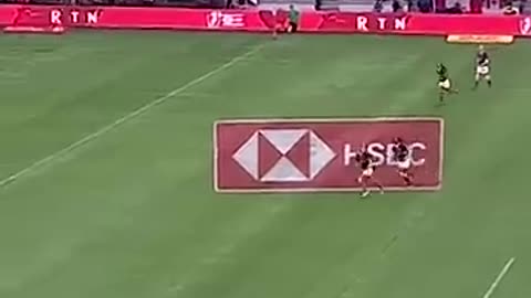 Trending: This rugby player showed UNBELIEVABLE strength!