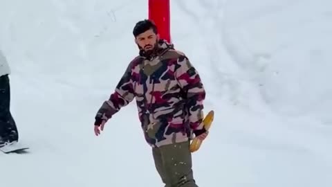 Arman Tsarukyan snowboarding 😂🏂