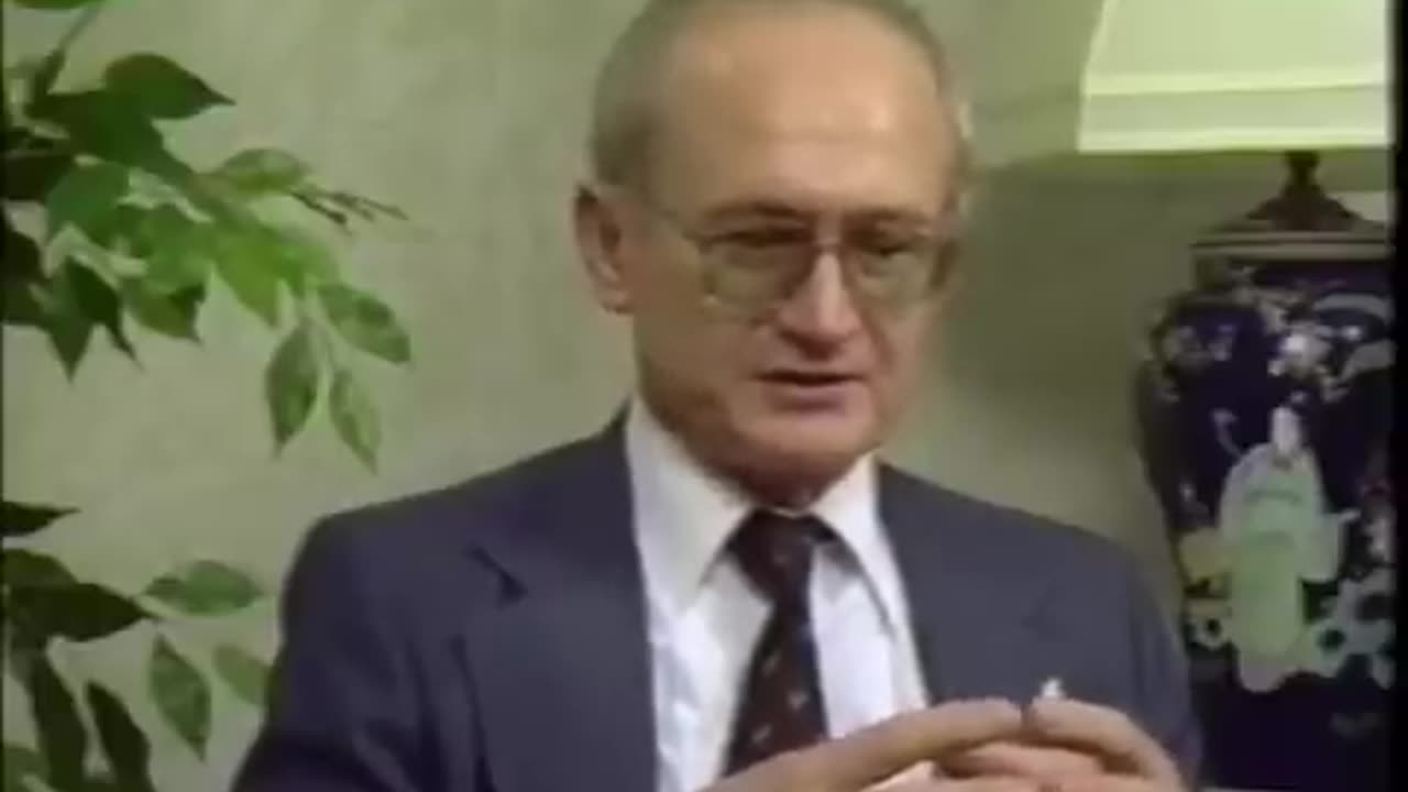 Yuri Bezmenov: The Four Stages of Idealogical Subversion (1984)