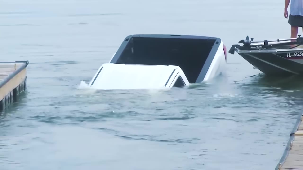 Idiots In Boats Caught On Camera!