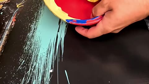 Every peel feels like calm in motion 🎨 The sound, the texture , pure satisfaction ✨