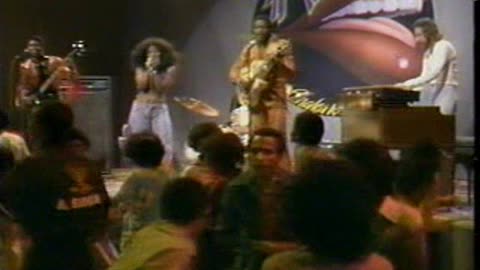 Rufus & Chaka Khan - Dance With Me - Ooh I Like Your Loving - Have A Good Time = Soul Train 1975
