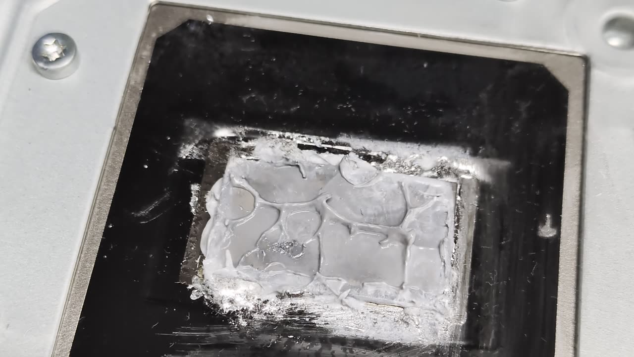 PS5 Liquid Metal Mixed With White Thermal Compound?