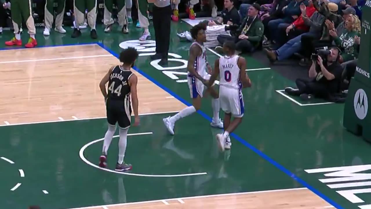 Milwaukee Bucks - Stepback splash from Khash.